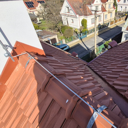2026 | BECHYNĚ | Vilová čtvrť 575 | rekonstrukce střechy, zateplení, atypické klempířské prvky